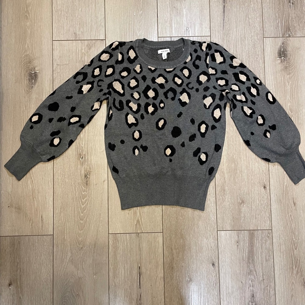 Nine West Women Gray Leopard Print Balloon Sleeve Crew Neck Sweater Size S